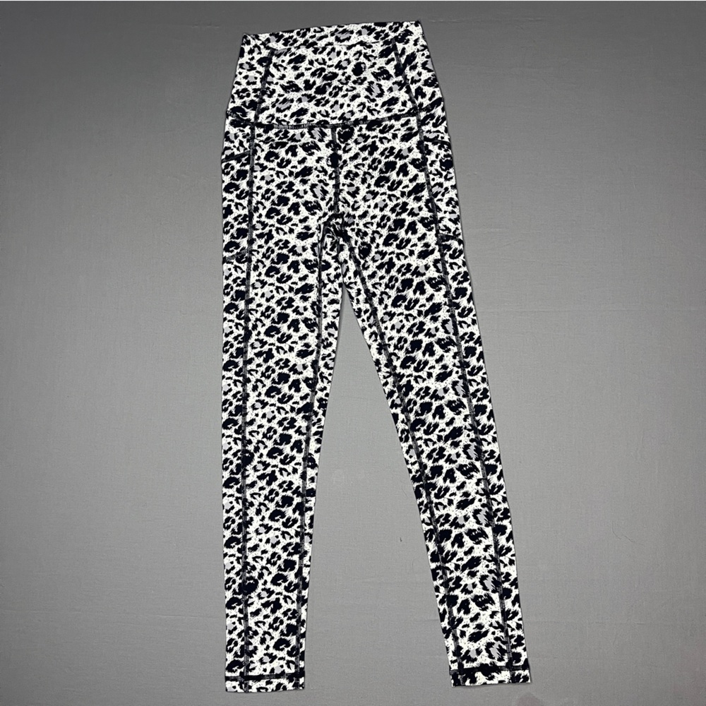 ZYIA Active Snow Leopard Pocket Leggings